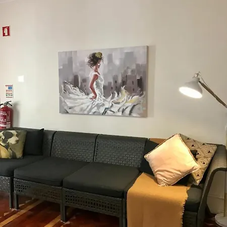 Beautiful 7 Bedroom In Apartment *